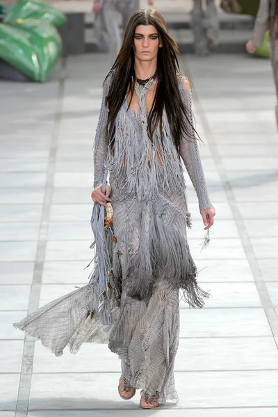 Look 9